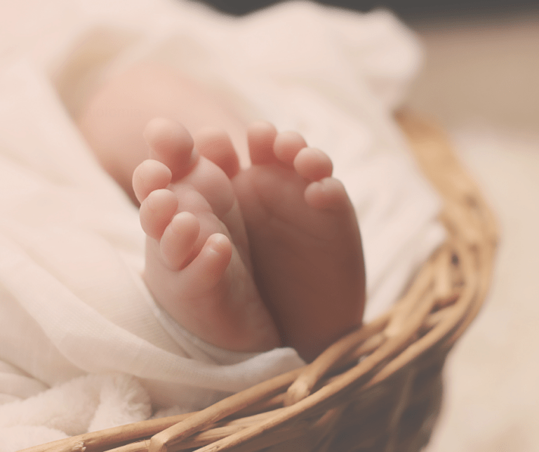 Cuidado de los pies en el recién nacido:  Uñas & Calzado