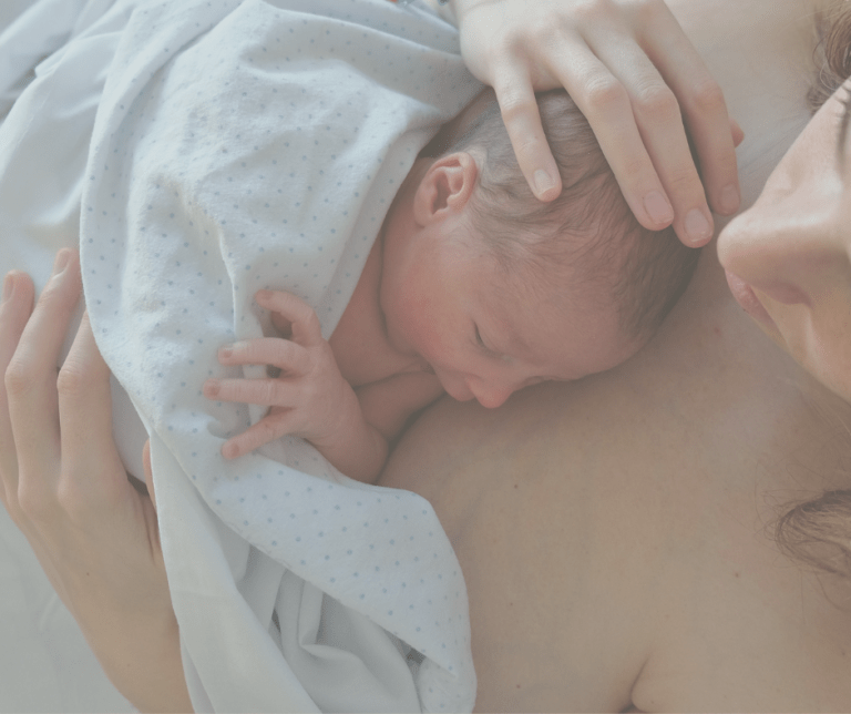 Le peau-à-peau avec votre bébé